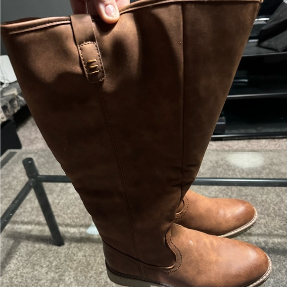 NWOT Winter Boots size 10 - Picture 1 of 3